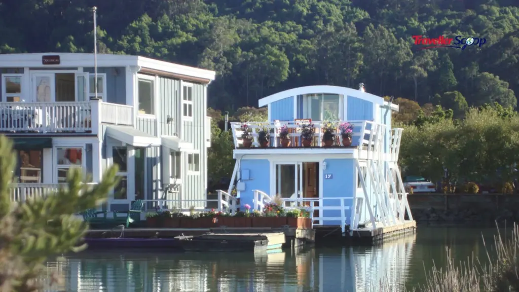 Hotels vs Airbnb: Which is Actually Cheaper for Solo Travelers?