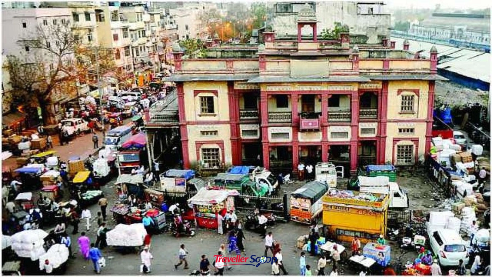 Crowded Chandni Chowk street market in Old Delhi Crowded Chandni Chowk street market in Old Delhi