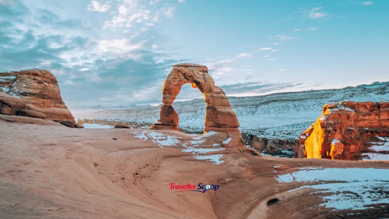 Delicate Arch glowing at sunset Delicate Arch glowing at sunset