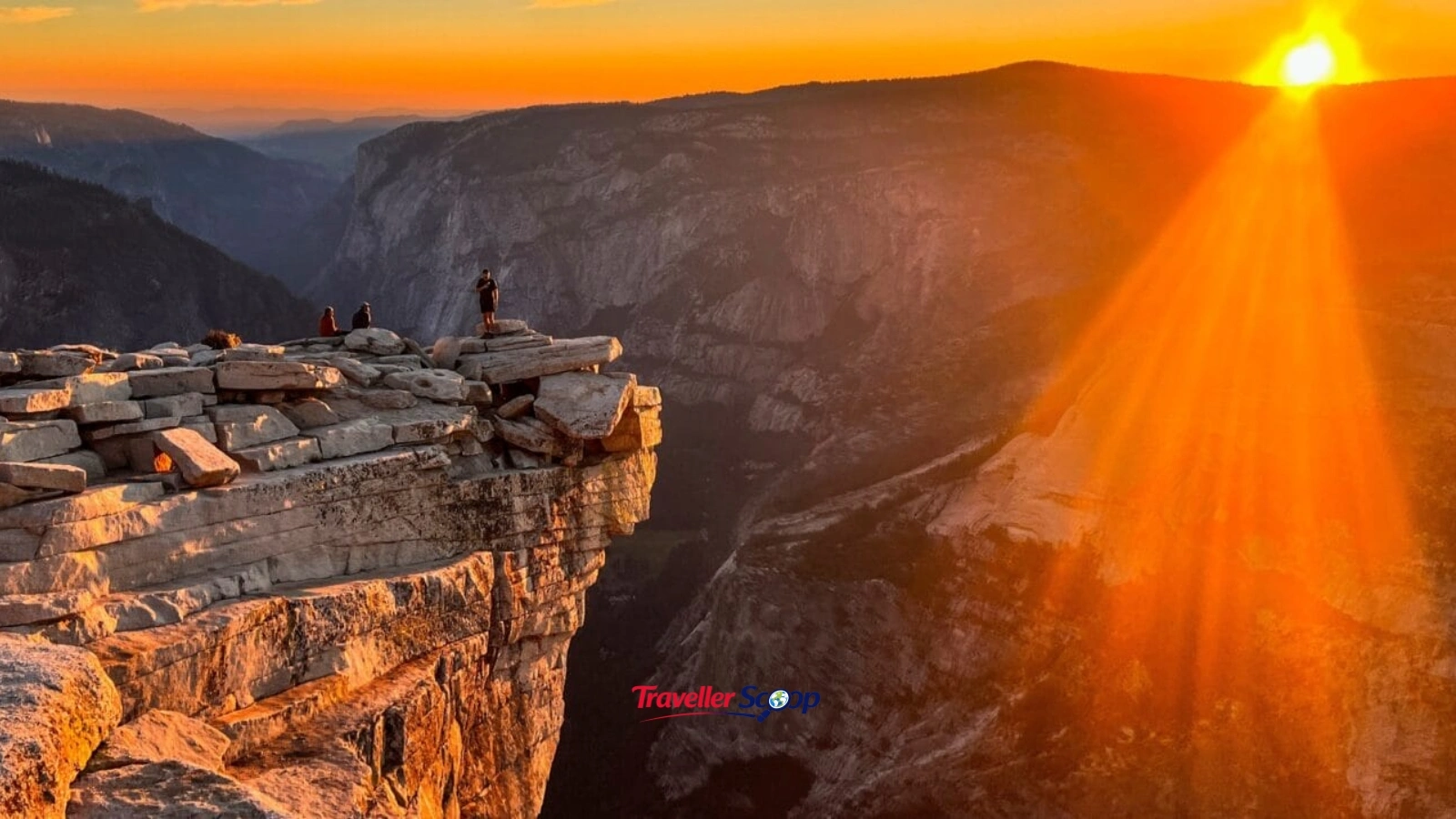 Yosemite Valley at sunset from Glacier Point Yosemite Valley at sunset from Glacier Point