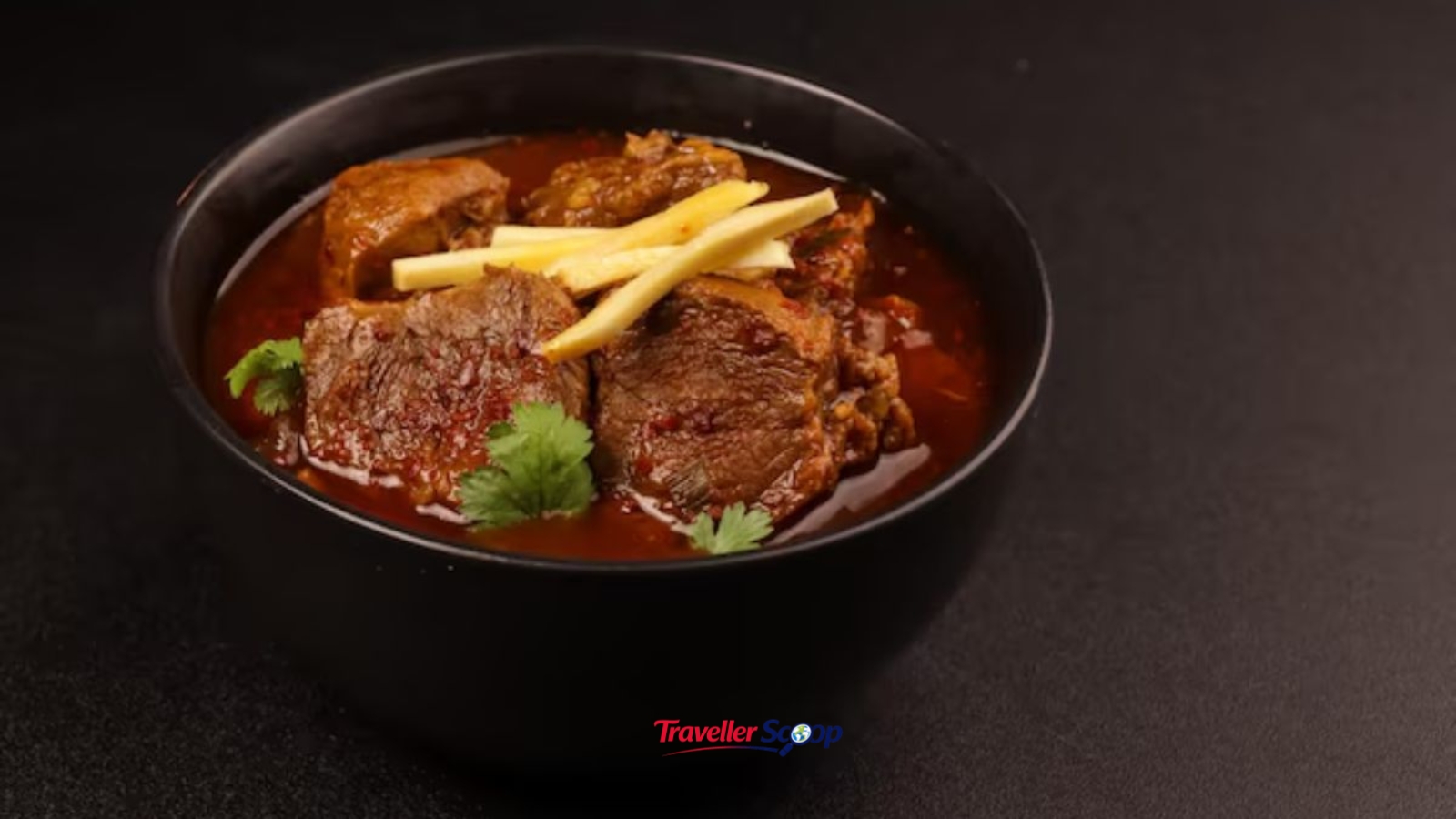 Bowl of Hyderabadi nihari served with naan for breakfast Bowl of Hyderabadi nihari served with naan for breakfast