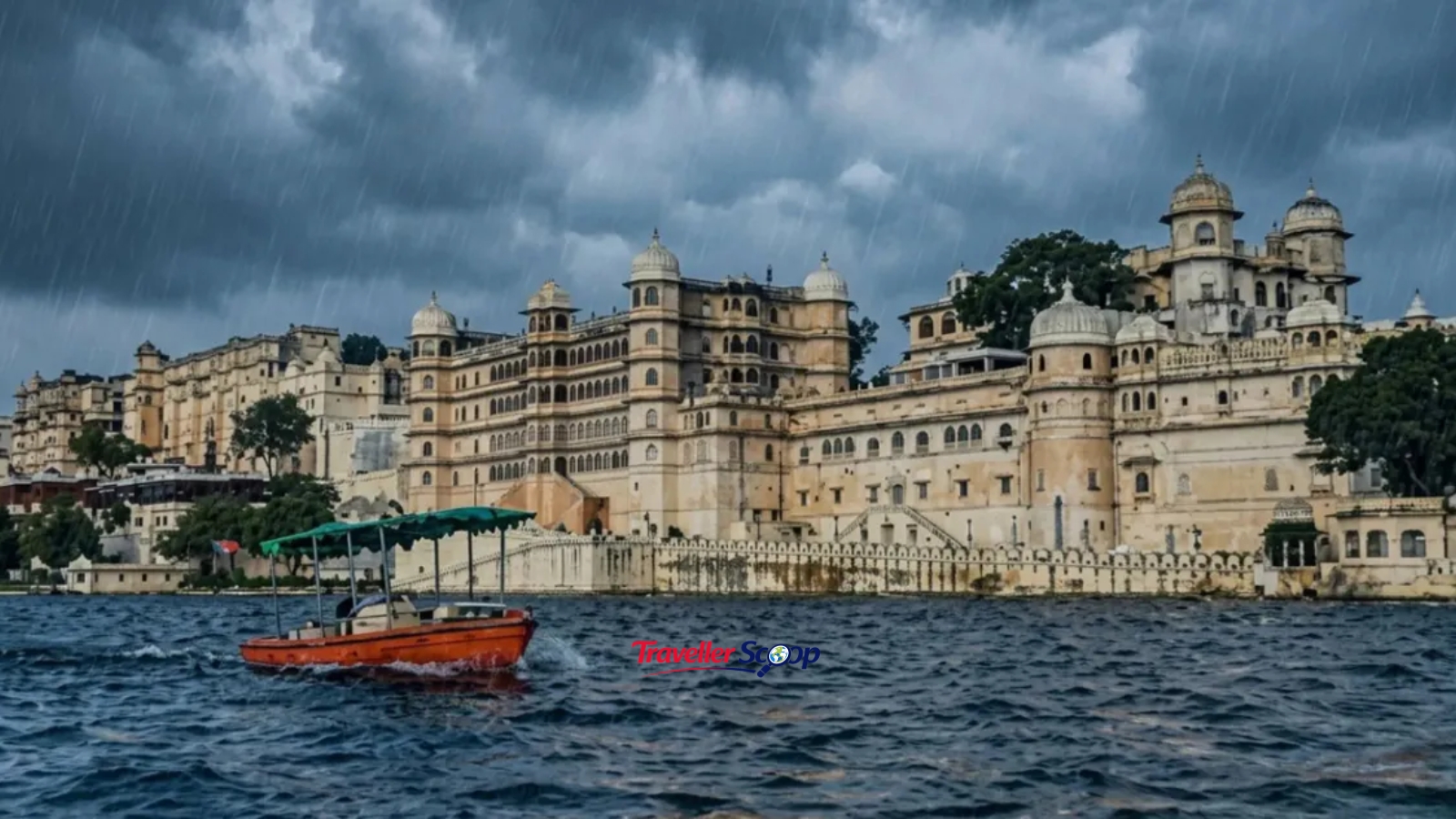 Udaipur Lake Pichola monsoon season, a romantic place to visit in India during the monsoon for couples Udaipur Lake Pichola monsoon season, a romantic place to visit in India during the monsoon for couples