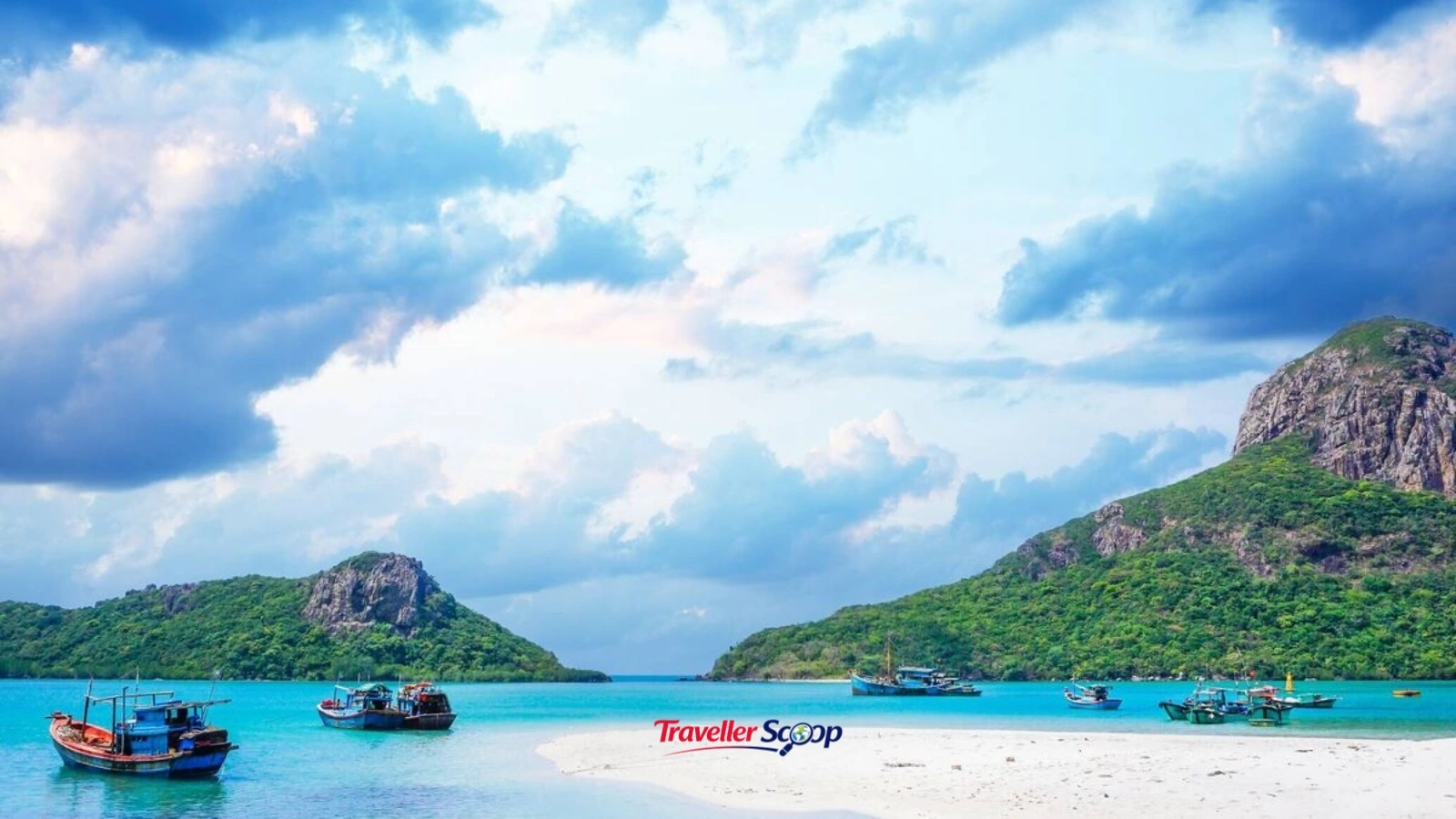Empty beach cove in Con Dao, Vietnam, an off-radar affordable Maldives Empty beach cove in Con Dao, Vietnam, an off-radar affordable Maldives