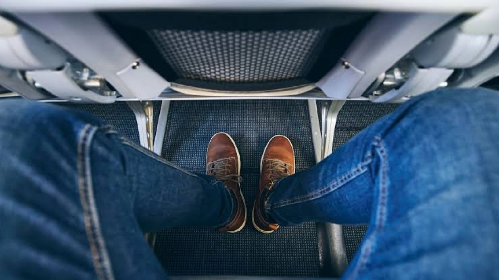 how to choose a seat on a long flight comfortably how to choose a seat on a long flight comfortably